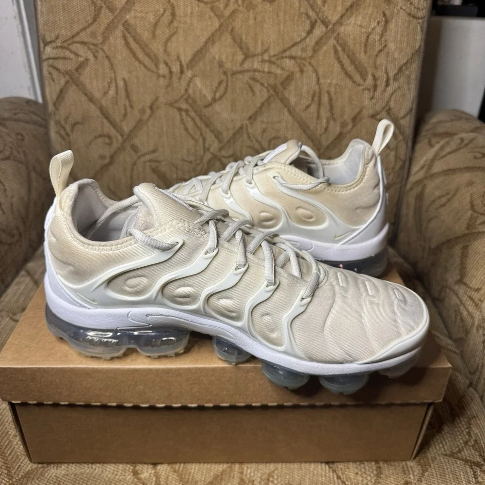 Nike Air VaporMax‎ Plus Size 9.5 Triple White Pure Platinum 924453-100 Nice!